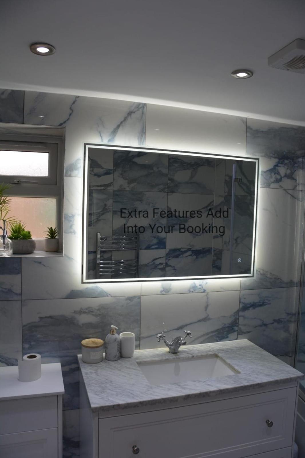 Cozy, Modern, Spacious 4 Bedroom House In London Romford Zewnętrze zdjęcie