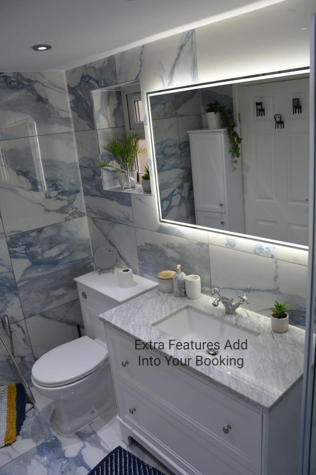 Cozy, Modern, Spacious 4 Bedroom House In London Romford Zewnętrze zdjęcie