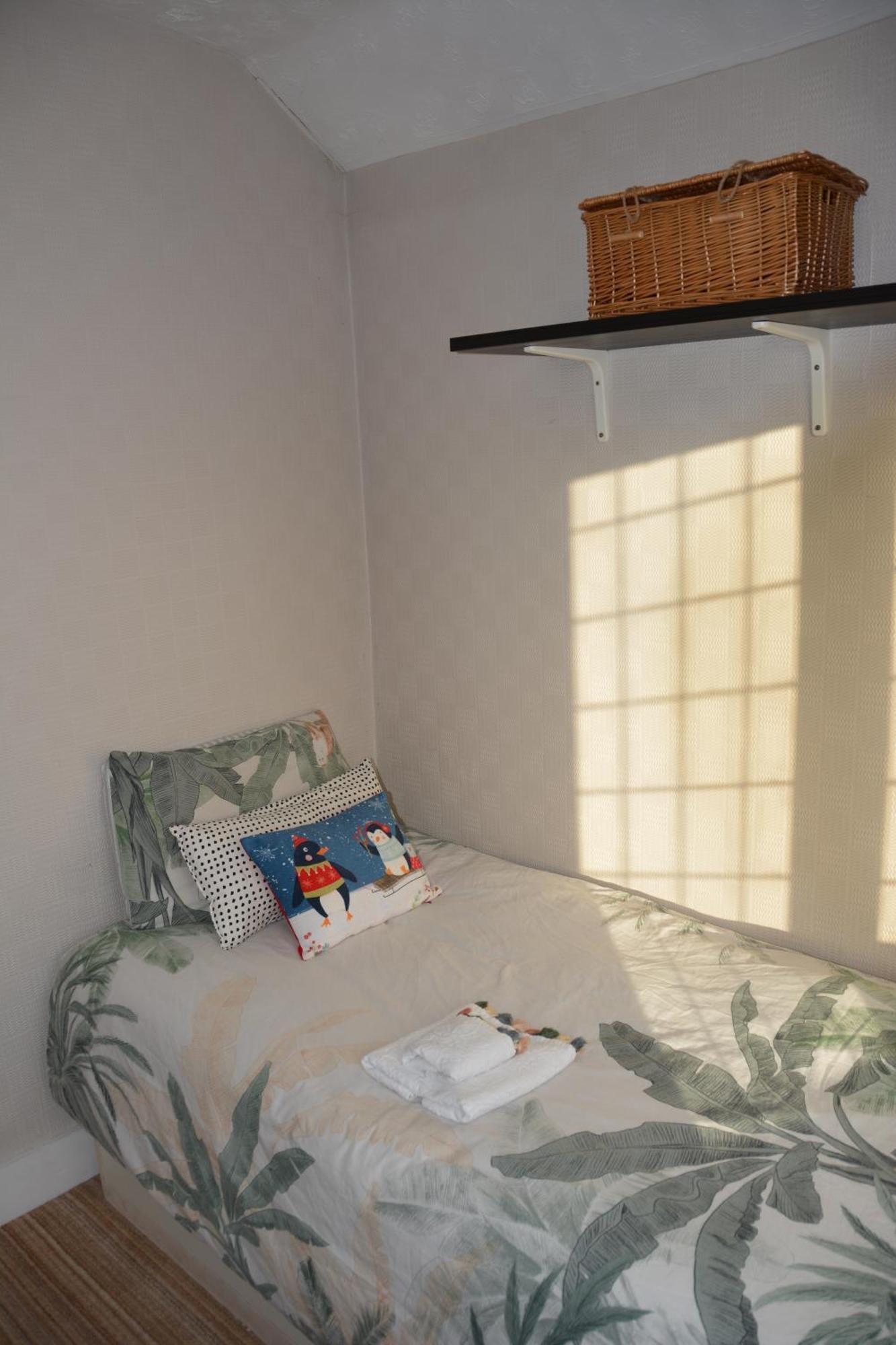Cozy, Modern, Spacious 4 Bedroom House In London Romford Zewnętrze zdjęcie