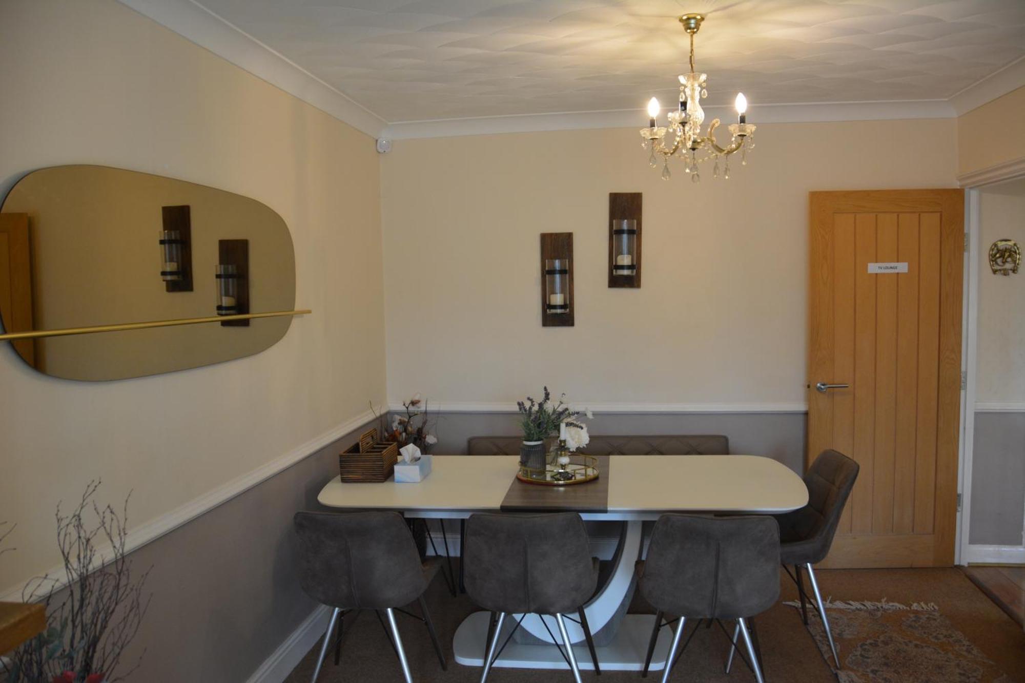 Cozy, Modern, Spacious 4 Bedroom House In London Romford Zewnętrze zdjęcie